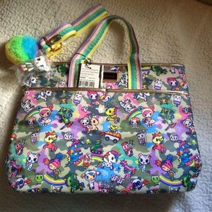 NWT Tokidoki Camo Kiss Carry All Tote ✨